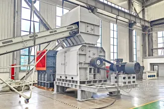 由破碎设备引发的废弃菌棒“淘金路”