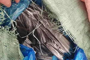 碳纤维破碎：粘刀的问题如何避免？