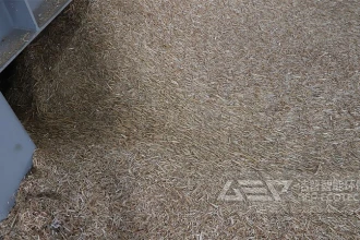 时产5吨的生物质细碎机出料尺寸多少？有移动的吗？