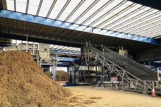 用工业废料撕碎机与生物质秸秆破碎机,为固废寻出路,为资源再生添助力