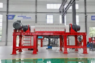 双轴撕碎机:工业固废资源化利用的“破局利器”