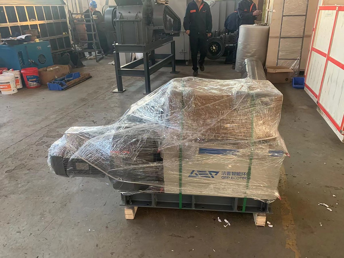 准备发货的锂电池破碎机