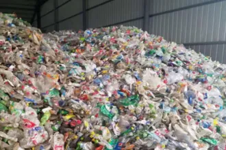 洁普智能塑料垃圾处置生产线助力废弃塑料瓶变身再生涤纶纤维