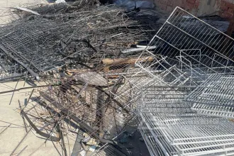 用于钢丝制品废料处理的小型钢铁撕碎机
