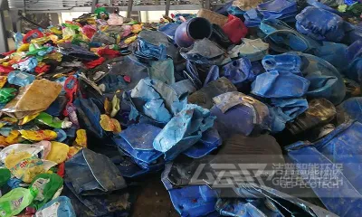 废旧吨桶/大蓝桶/塑料桶撕碎机_塑料破碎工艺流程