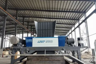 废弃菌棒变“钱”！粉碎设备助力生物饲料加工，养殖成本直降