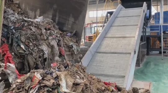 郑州陈腐生活垃圾破碎现场