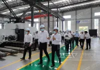 市委书记李卫东一行调研洁普智能装备生产基地