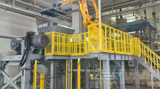 洁普硬核撕碎机轻松破碎30mm厚铜板