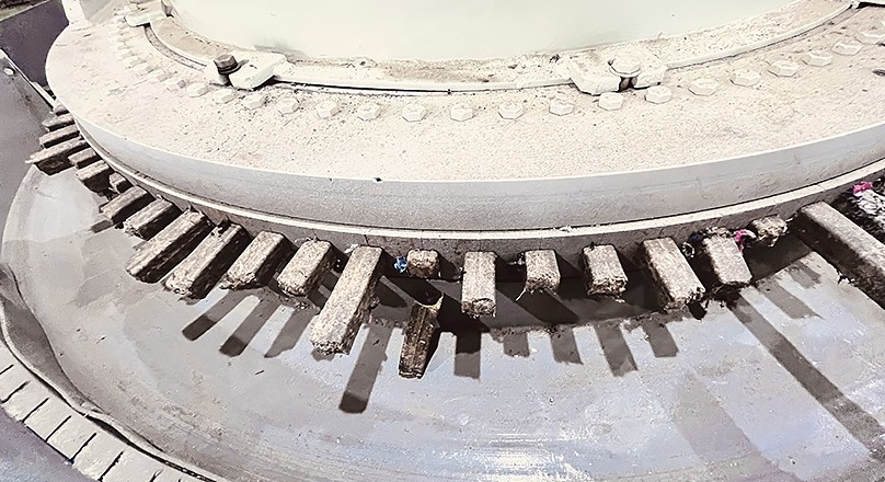 动态加温加压，成型牢固