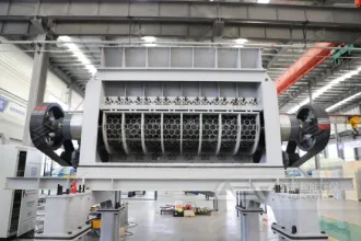 单轴撕碎机:工业固废资源化的“灵活处理专家”