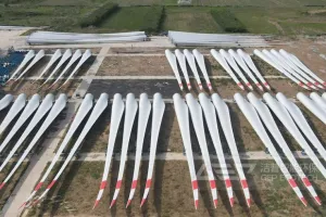 废弃风电叶片如何“重生”？揭秘风电垃圾回收再利用工艺及设备