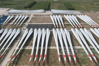 废弃风电叶片如何“重生”?揭秘风电垃圾回收再利用工艺及设备